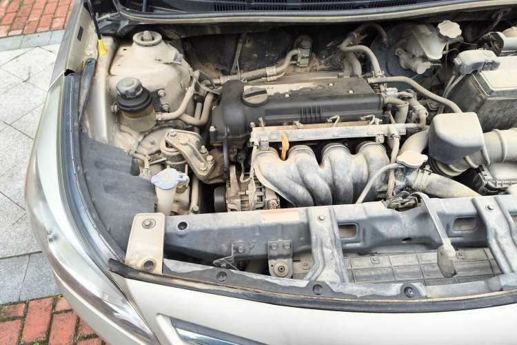 Used Hyundai Verna (older generation) 2014 1.4L Manual Fashion GS Model Engine Bay Right