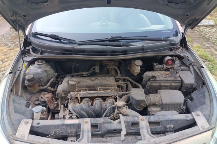 Used Hyundai Verna (older generation) 2014 1.4L Manual Fashion GS Model Engine Bay