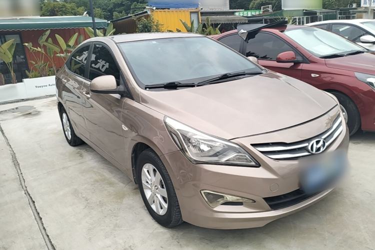 Used Hyundai Verna (older generation) 2014 1.4L Manual Smart GLS Trim Front Right 45 Deg