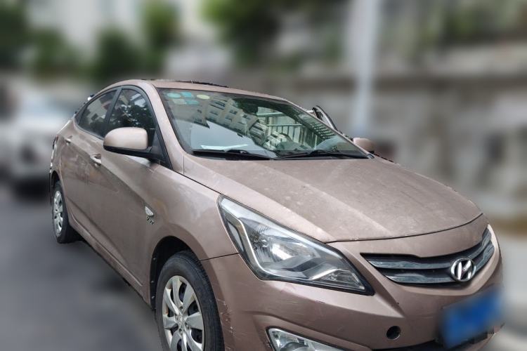 Used Hyundai Verna (older generation) 2014 1.4L Manual Smart GLS Trim Front Right 45 Deg