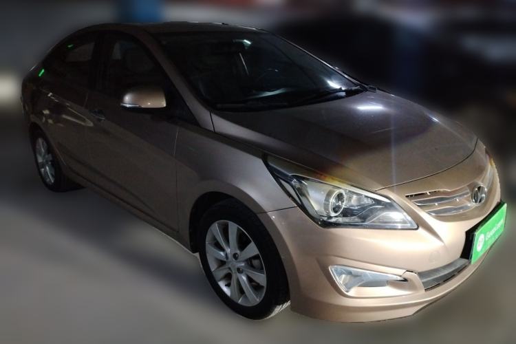 Used Hyundai Verna (older generation) 2014 1.6L Automatic Top-Tier Version TOP Front Right 45 Deg