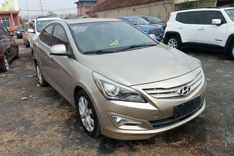 Used Hyundai Verna (older generation) 2014 1.4L Manual Top-Tier Model TOP Front Right 45 Deg