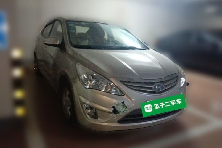 Used Hyundai Verna (older generation) 2014 1.4L Manual Smart GLS Trim Front Right 45 Deg
