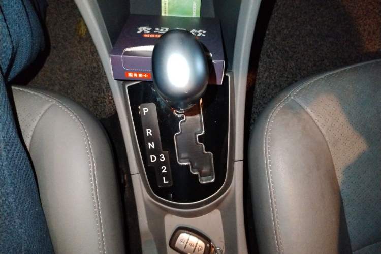 Used Hyundai Verna (older generation) 2014 1.6L Automatic Top-Tier Version TOP Gear Lever