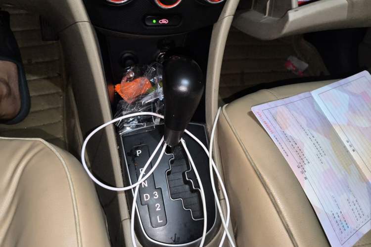 Used Hyundai Verna (older generation) 2014 1.4L Automatic Smart GLS Gear Lever