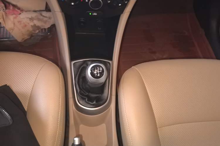 Used Hyundai Verna (older generation) 2014 1.4L Manual Smart GLS Trim Gear Lever