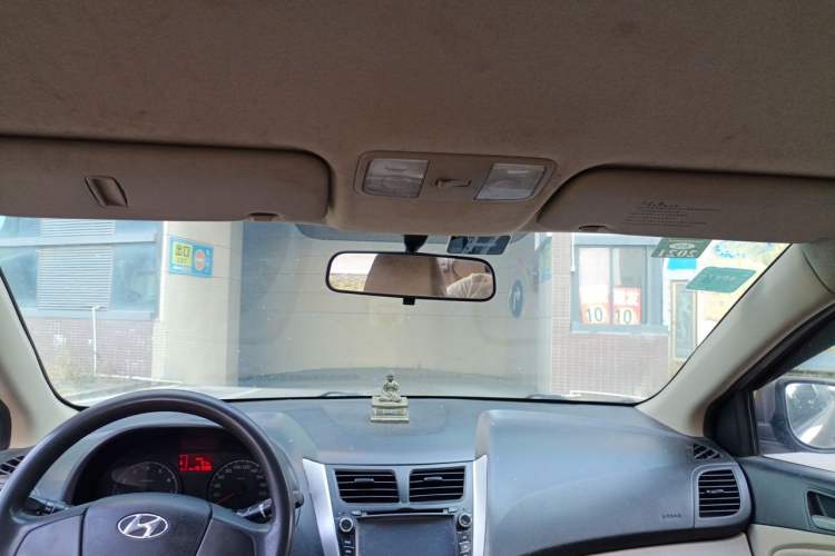Used Hyundai Verna (older generation) 2014 1.4L Manual Fashion GS Model Headliner