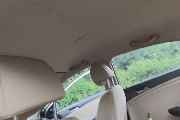 Used Hyundai Verna (older generation) 2014 1.4L Manual Fashion GS Model Headliner