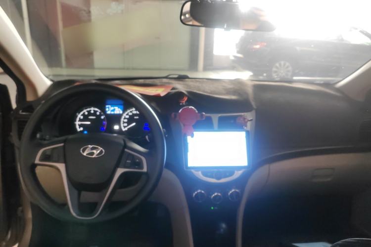 Used Hyundai Verna (older generation) 2014 1.4L Automatic Smart GLS Interior 2