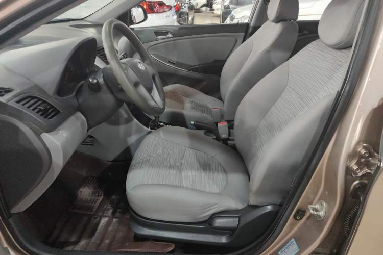 Used Hyundai Verna (older generation) 2014 1.4L Automatic Smart GLS Interior 2
