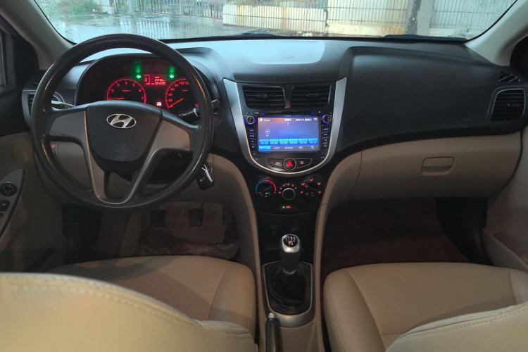 Used Hyundai Verna (older generation) 2014 1.4L Manual Smart GLS Trim Interior 2