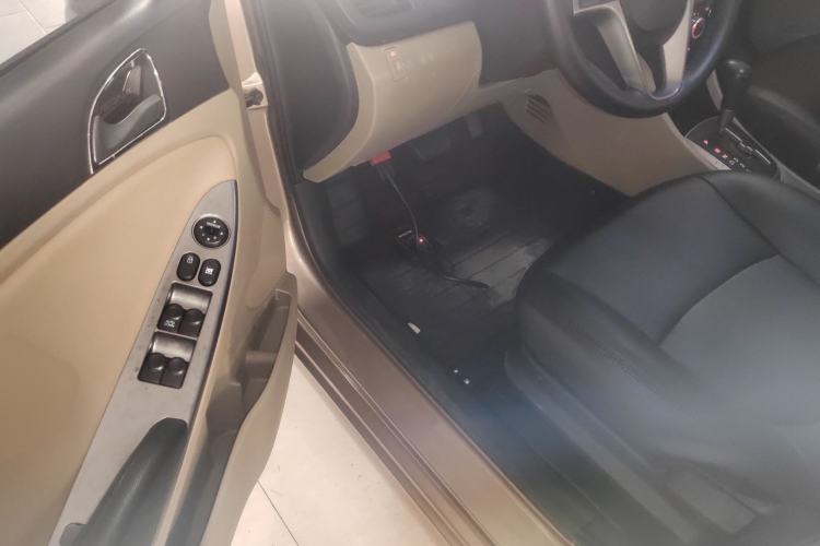 Used Hyundai Verna (older generation) 2014 1.4L Automatic Smart GLS Interior 3