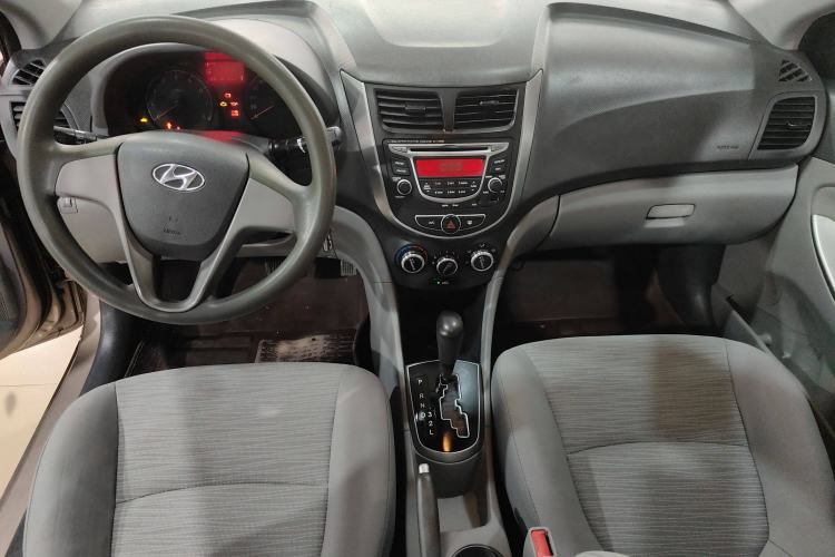 Used Hyundai Verna (older generation) 2014 1.4L Automatic Smart GLS Interior 3