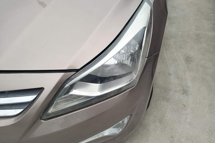 Used Hyundai Verna (older generation) 2014 1.4L Manual Smart GLS Trim Left Front Headlight