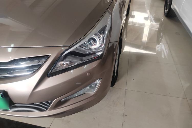 Used Hyundai Verna (older generation) 2014 1.4L Automatic Smart GLS Left Front Headlight
