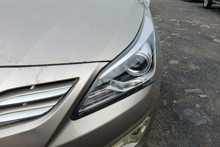 Used Hyundai Verna (older generation) 2014 1.4L Manual Top-Tier Model TOP Left Front Headlight