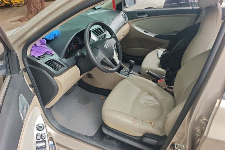 Used Hyundai Verna (older generation) 2014 1.4L Automatic Smart GLS Left Front Seat