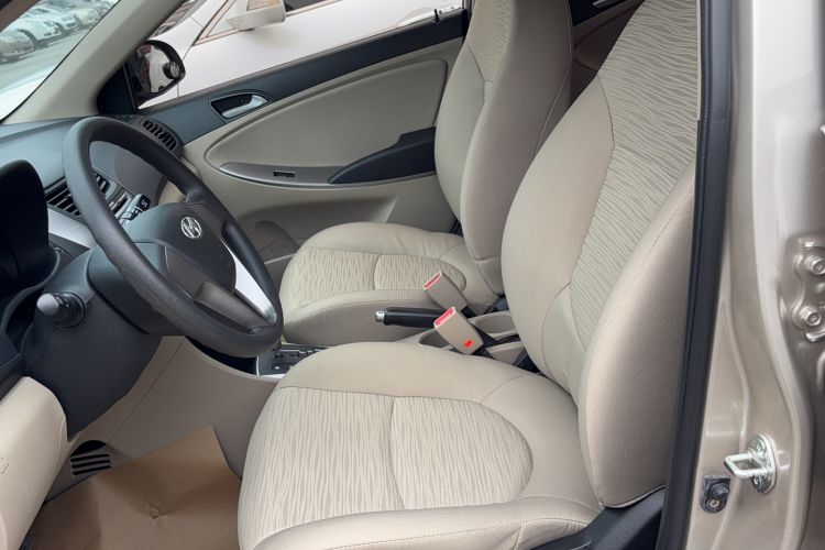 Used Hyundai Verna (older generation) 2014 1.4L Automatic Smart GLS Left Front Seat