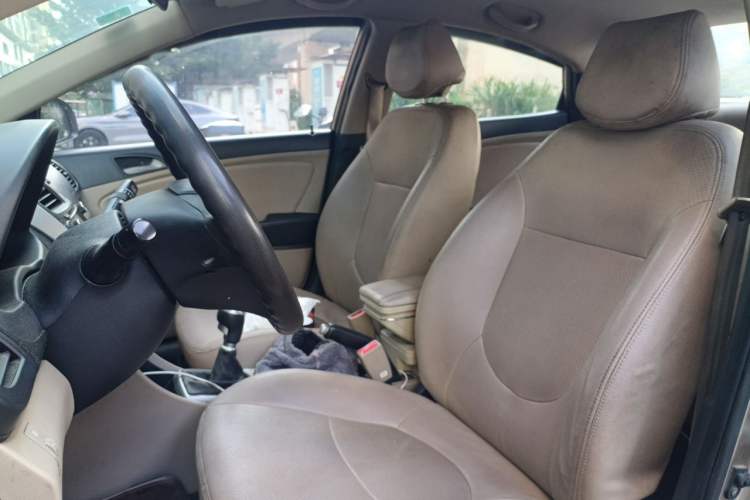 Used Hyundai Verna (older generation) 2014 1.4L Manual Fashion GS Model Left Front Seat