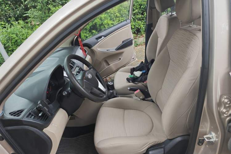 Used Hyundai Verna (older generation) 2014 1.4L Manual Fashion GS Model Left Front Seat