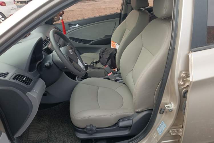 Used Hyundai Verna (older generation) 2014 1.4L Manual Top-Tier Model TOP Left Front Seat
