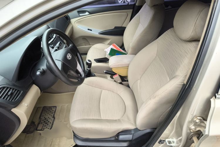Used Hyundai Verna (older generation) 2014 1.4L Manual Fashion GS Model Left Front Seat