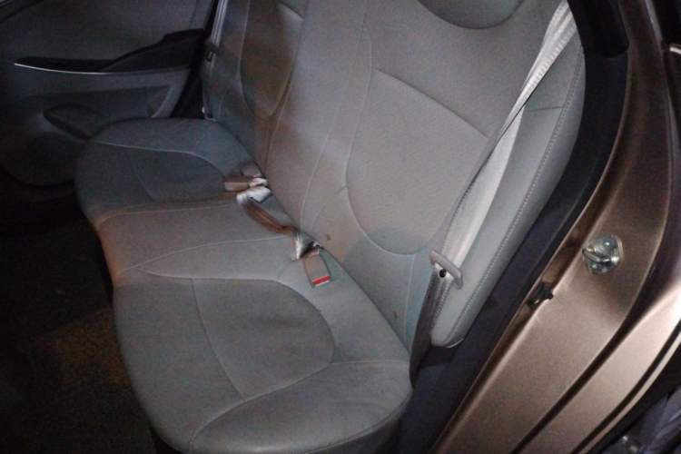 Used Hyundai Verna (older generation) 2014 1.6L Automatic Top-Tier Version TOP Left Rear Seat