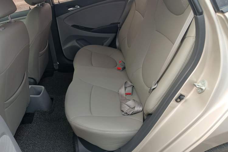 Used Hyundai Verna (older generation) 2014 1.4L Manual Top-Tier Model TOP Left Rear Seat