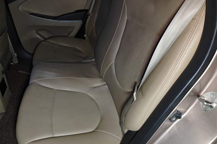 Used Hyundai Verna (older generation) 2014 1.4L Automatic Smart GLS Left Rear Seat