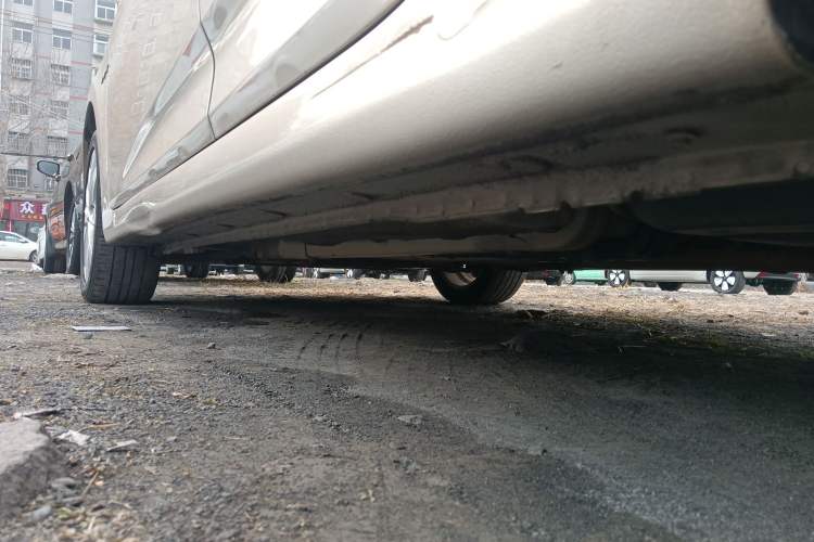 Used Hyundai Verna (older generation) 2014 1.4L Manual Top-Tier Model TOP Left Side Sill