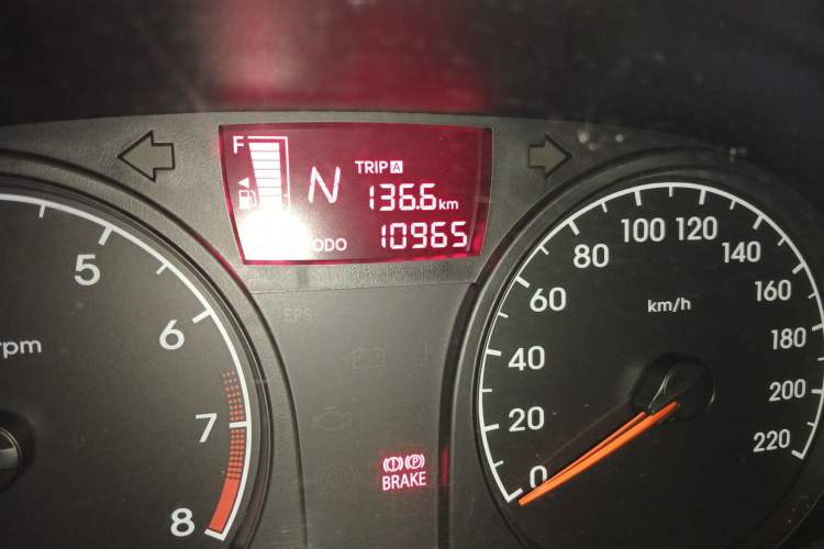 Used Hyundai Verna (older generation) 2014 1.4L Automatic Smart GLS Odometer Close Up