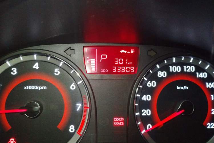 Used Hyundai Verna (older generation) 2014 1.6L Automatic Top-Tier Version TOP Odometer Close Up