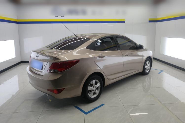 Used Hyundai Verna (older generation) 2014 1.4L Manual Smart GLS Trim Rear Right 45 Deg