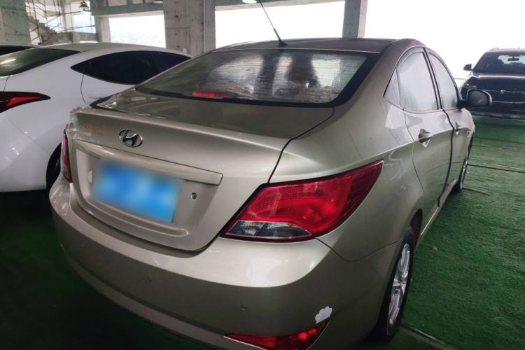 Used Hyundai Verna (older generation) 2014 1.4L Manual Smart GLS Trim Rear Right 45 Deg