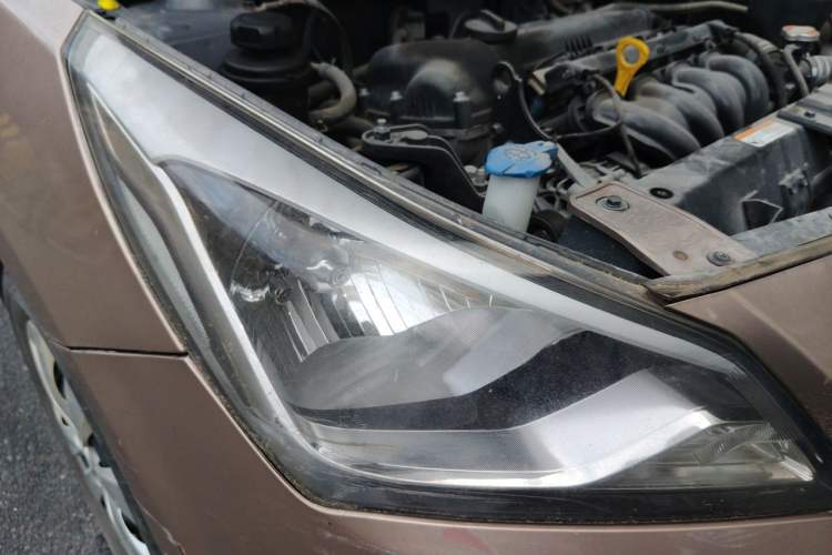 Used Hyundai Verna (older generation) 2014 1.4L Manual Smart GLS Trim Right Front Headlight