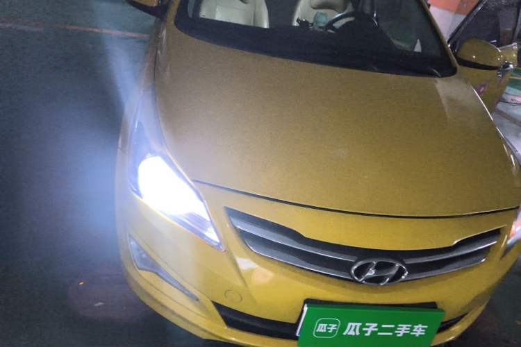 Used Hyundai Verna (older generation) 2014 1.4L Automatic Smart GLS Right Front Headlight