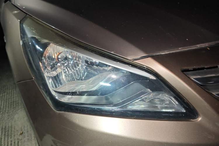 Used Hyundai Verna (older generation) 2014 1.4L Automatic Smart GLS Right Front Headlight