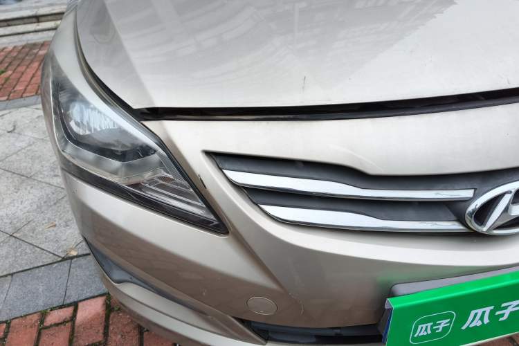 Used Hyundai Verna (older generation) 2014 1.4L Manual Fashion GS Model Right Front Headlight