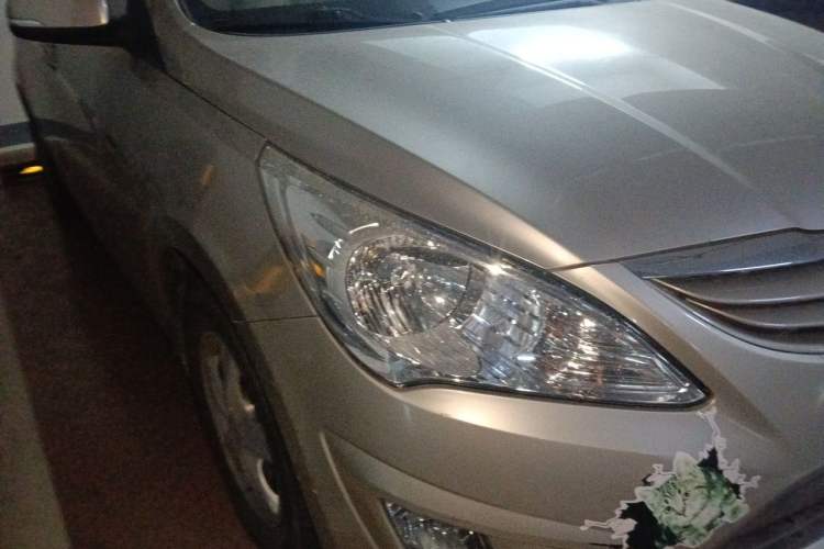 Used Hyundai Verna (older generation) 2014 1.4L Manual Smart GLS Trim Right Front Headlight