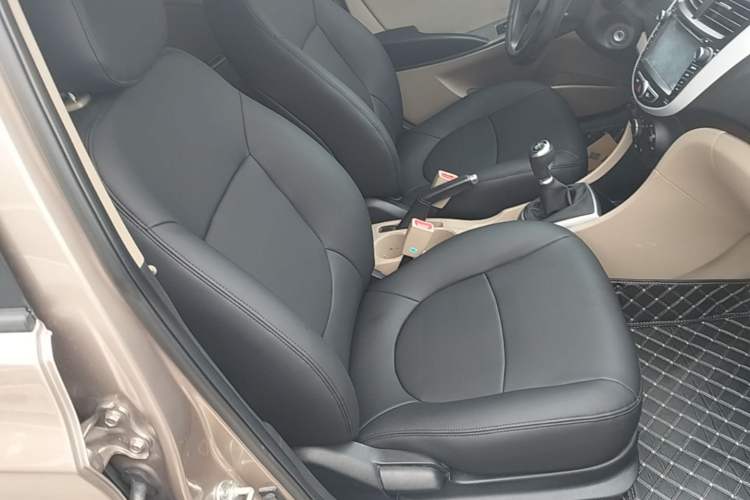 Used Hyundai Verna (older generation) 2014 1.4L Manual Smart GLS Trim Right Front Seat
