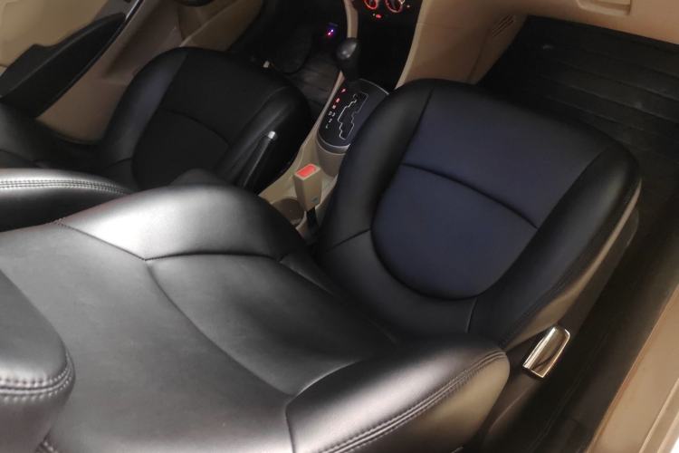 Used Hyundai Verna (older generation) 2014 1.4L Automatic Smart GLS Right Front Seat