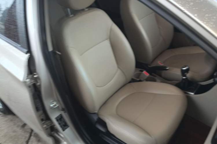 Used Hyundai Verna (older generation) 2014 1.4L Manual Smart GLS Trim Right Front Seat