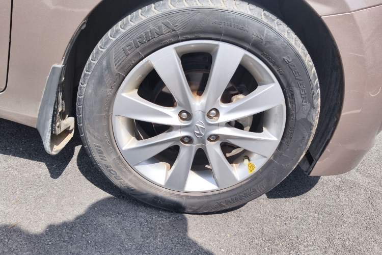 Used Hyundai Verna (older generation) 2014 1.4L Manual Top-Tier Model TOP Right Front Wheel Hub