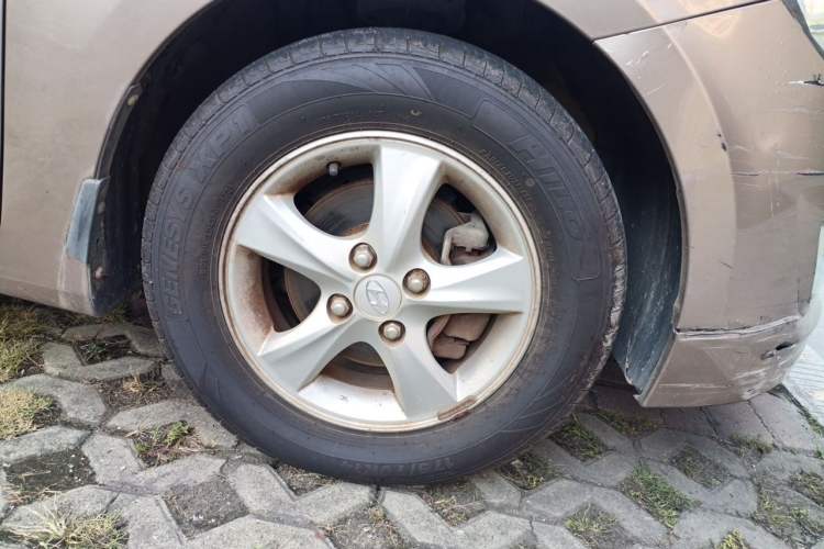 Used Hyundai Verna (older generation) 2014 1.4L Manual Fashion GS Model Right Front Wheel Hub