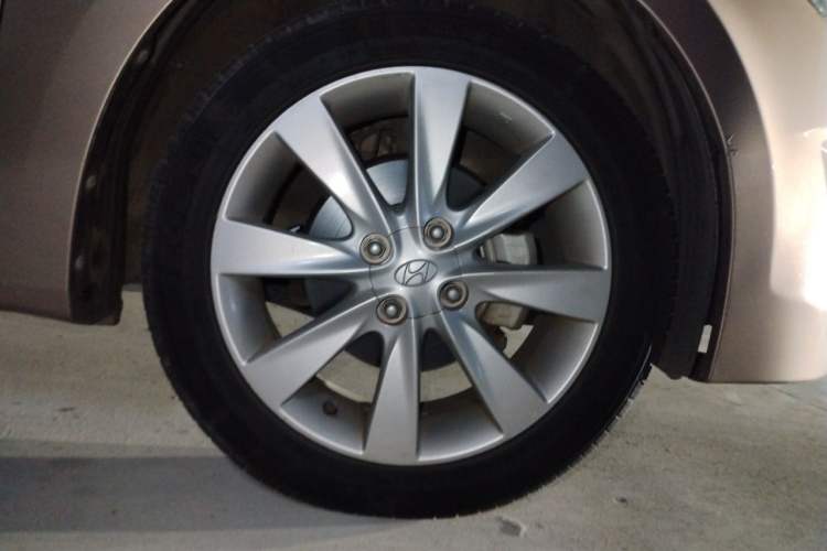 Used Hyundai Verna (older generation) 2014 1.6L Automatic Top-Tier Version TOP Right Front Wheel Hub