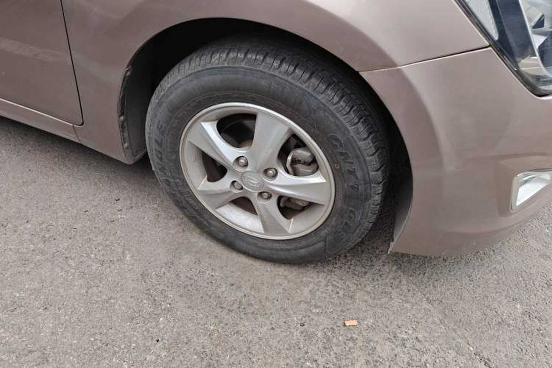 Used Hyundai Verna (older generation) 2014 1.4L Automatic Smart GLS Right Front Wheel Hub