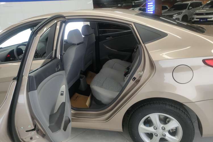 Used Hyundai Verna (older generation) 2014 1.4L Manual Smart GLS Trim Right Rear Seat