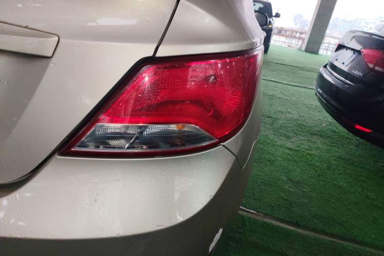 Used Hyundai Verna (older generation) 2014 1.4L Manual Smart GLS Trim Right Rear Taillight