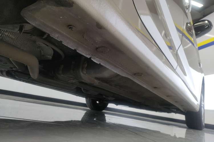 Used Hyundai Verna (older generation) 2014 1.4L Manual Smart GLS Trim Right Side Sill
