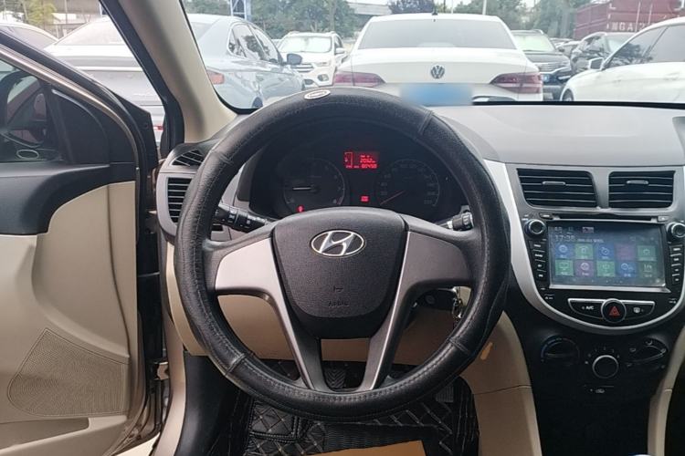 Used Hyundai Verna (older generation) 2014 1.4L Manual Smart GLS Trim Steering Wheel